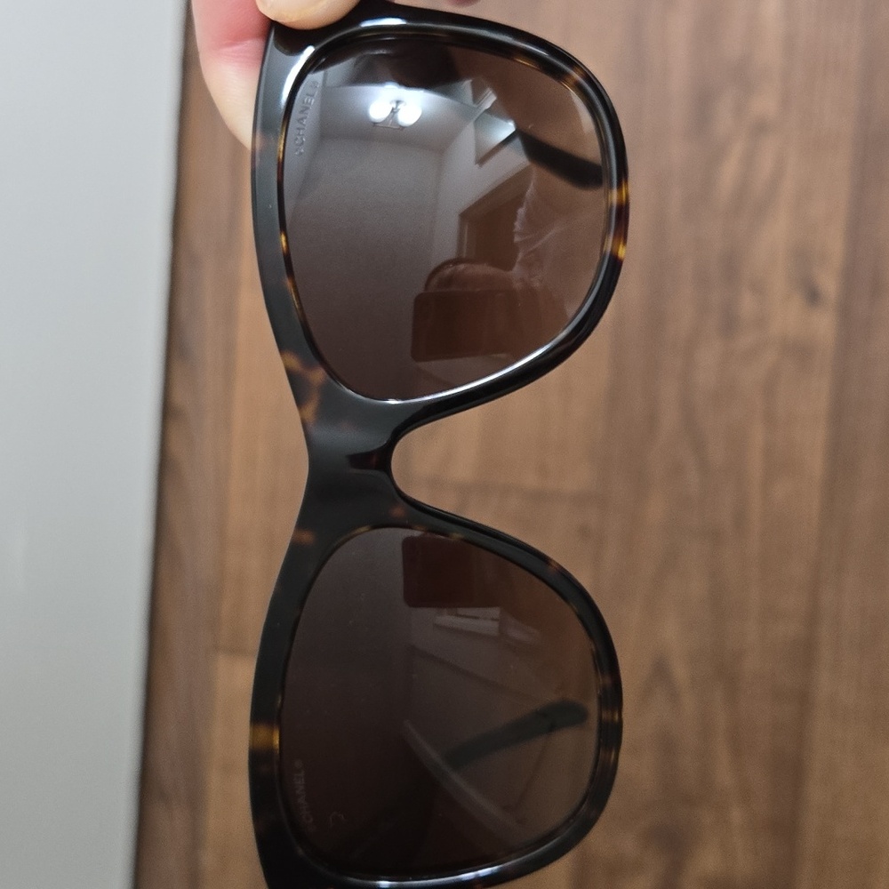 CHANEL Interlocking CC Logo Wayfarer Sunglass-Authentic - Picture 5 of 10